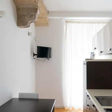 Apartment Graffiti Living - Niglio -